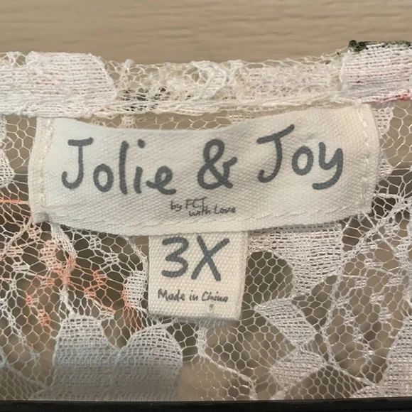 Jolie and Joy Bell Sleeved Floral Cover Up in Lace Size 3XL - Picture 3 of 8